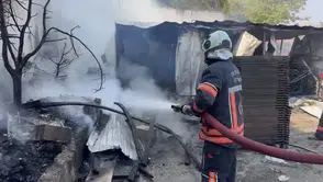 Yeşilyurt'ta İşçi Konteynerlerinde Yangın: Maddi Hasar Meydana Geldi