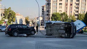 Malatya'da Korkutan Kaza: Minibüs Devrildi, 4 Kişi Yaralandı!