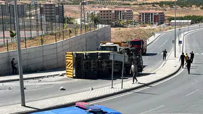 Yeşilyurt'ta Hafriyat Kamyonları Çarpıştı: 1 Yaralı