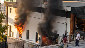 Alevlerin Sardığı Otoparkta Tedirgin Edici Anlar.!