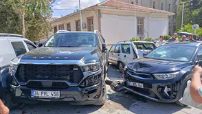 Darende'de Kontrolden Çıkan Araç Park Halindeki 4 Araca Çarptı