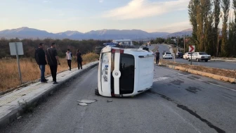 Doğanşehir’de İki Araç Çarpıştı: 3 Kişi Yaralandı!