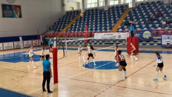 Voleybol Kadınlar Liginde, Malatya Nicer Hotel Set Vermeden Kazandı