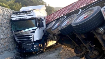 Doğanşehir Erkenek'te Tır Devrilme Kazasında 1 Kişi Yaralandı