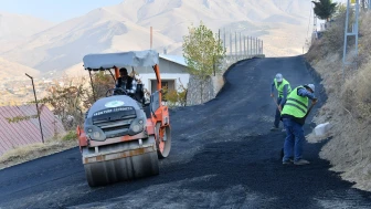 Yeşilyurt Belediyesi, Banazı’nın Yollarını Yeniliyor