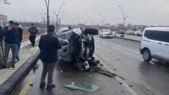 Yeşilyurt'ta Ehliyetsiz Sürücü Dehşeti: Kırmızı Işıkta 5 Kişi Yaralandı
