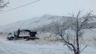 Malatya’da Kar Mesaisi: Yüksek Kesimler Beyaza Büründü, Yollar Açık