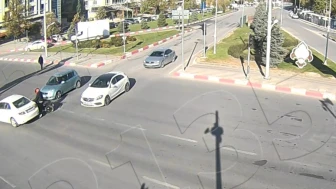 Malatya'da Feci Kazalar Kamerada: Elektrikli "Amy" Direğe Çarptı