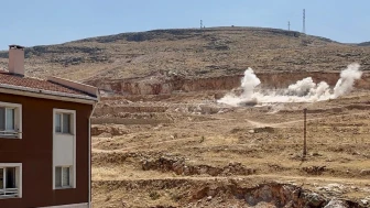 TOKİ inşaatındaki dinamit patlatmaları vatandaşları tedirgin etti