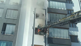 Yeşilyurt’ta 10 katlı apartmanda yangın