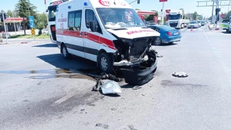 Malatya’da kaza ihbarına giden ambulans kaza yaptı