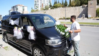 Genç Çifte Başkan Jest’i: Makam Aracı Gelin Arabası Oldu