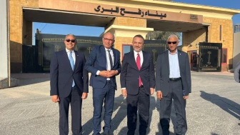 AK Parti heyetinden Sınır kapısından Dünya'ya Mesaj!