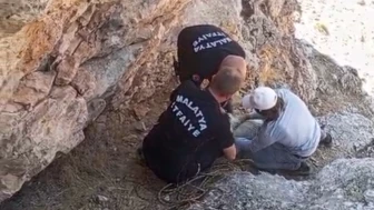 Yeşilyurt’ta mahsur kalan 4 keçi kurtarıldı