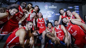 A Milli Basketbol Takımı Avrupa Şampiyonası’nda Gümüş Madalya Kazandı