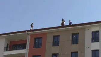 Malatya'da TOKİ İşçilerinden Çatıda "Maaş" Eylemi!