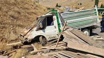Yeşilyurt'ta Kamyonet Kontrolden Çıktı: 2 Yaralı
