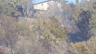 Darende'deki yangın kontrol altına alındı: 2 ahır yandı,