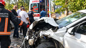 Malatya'da Kamyonet ile Otomobil Çarpıştı: 2 Yaralı
