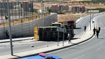 Yeşilyurt'ta Hafriyat Kamyonları Çarpıştı: 1 Yaralı