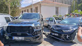 Darende'de Kontrolden Çıkan Araç Park Halindeki 4 Araca Çarptı