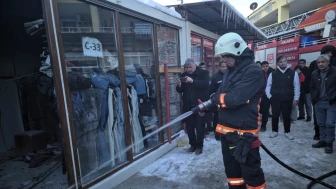 Darende'de Konteyner Pazarı'nda Çıkan Yangın Panik Yarattı