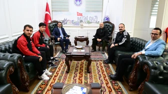 Battalgazi’nin Gururu Milli Futsalcılar Başkan Taşkın’la Buluştu