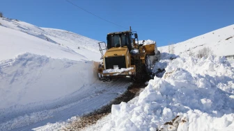 Battalgazi’de Kar Mesaisi: 2 Metrelik Karda 28 Km Yol Açıldı