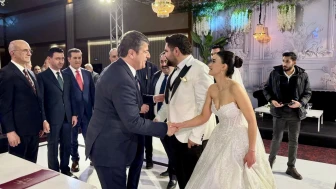 Özgür Özel Malatya’da Nikah Şahidi Oldu: Ağbaba Ailesinin Mutlu Günü