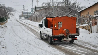 Yeşilyurt’ta Kar Seferberliği: Ekipler 7/24 Sahada, Başkan Geçit Uyardı
