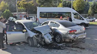 Çöşnük Kavşağı'nda Zincirleme Trafik Kazası: 3 Yaralı