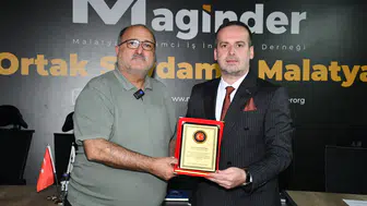 Battalgazi Muhtarlar Derneği'nden Salih Karademir'e Ödül