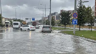 Malatya’da Sokaklar Göle Döndü, İşyerlerini Su Bastı