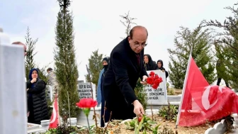 Başkan Geçit Deprem Şehitliğinde: "Acıyı Unutmak Mümkün Değil"