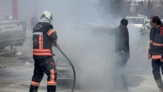 Malatya Sanayi Sitesi’nde Araç Yangını: İtfaiye Müdahale Etti