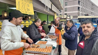Malatya’da Arefe yoğunluğu: Çarşı ve pazarda iğne atsan yere düşmüyor!