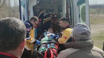 Yazıhan'da Traktör Kanala Devrildi: 2 Kişi Yaralandı