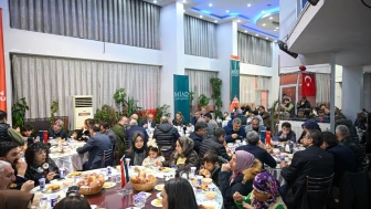 Malatya’da dev iftar sofrası: Yetimler Kervanı 1800 kişiyi buluşturdu!
