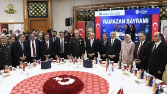 Malatya’da protokol ve vatandaş bayramlaştı: Sosyal yardımlarda bütçe açıklandı!