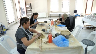 Battalgazi’nin Yatırımları Mahalle Teşkilatlarına Tanıtıldı: Kadın Kolları Sahaya İndi