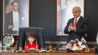 Belediye Başkanı Sami Er, Görevini Ece Sayar'a Devretti