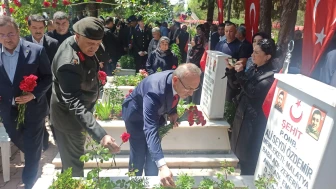Malatya'da Şehitlik Ziyareti: Protokol Üyeleri ve Şehit Ailelerinden Duygu Dolu Anlar