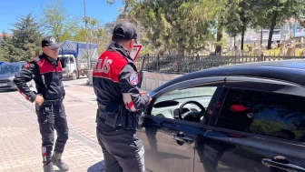 Malatya’da Mezarlık Çevrelerinde Asayiş Denetimi: 77 Kişi Sorgulandı