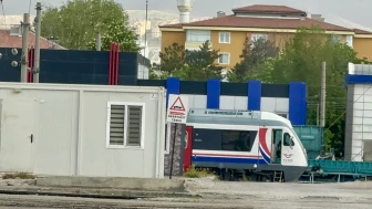 TCDD Atölyesi'nde Kaza: İki Vagon Arasında Kalan İşçi Ağır Yaralandı
