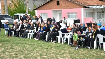 Cemal Gürsel Mahallesi'nde Yağmura Rağmen Coşkulu Anneler Günü Şöleni