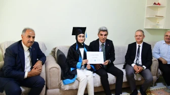 Engelleri Azmiyle Aştı, Mezuniyet Belgesini İl Müdürünün Elinden Aldı