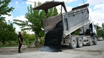 Yeşilyurt'ta Asfalt Çalışmaları: Topsöğüt Mahallesi Yenileniyor