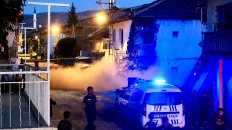 Yıkılma Riski Taşıyan Kerpiç Evdeki Eşyalar Tahliye Edildi