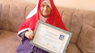 88 Yaşındaki Emine Genç Azmiyle Okuma Yazma Öğrendi