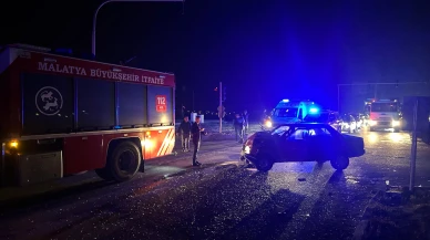 Malatya-Sivas Yolunda Feci Kaza: Hatalı Sollama 4 Kişiyi Hastanelik Etti